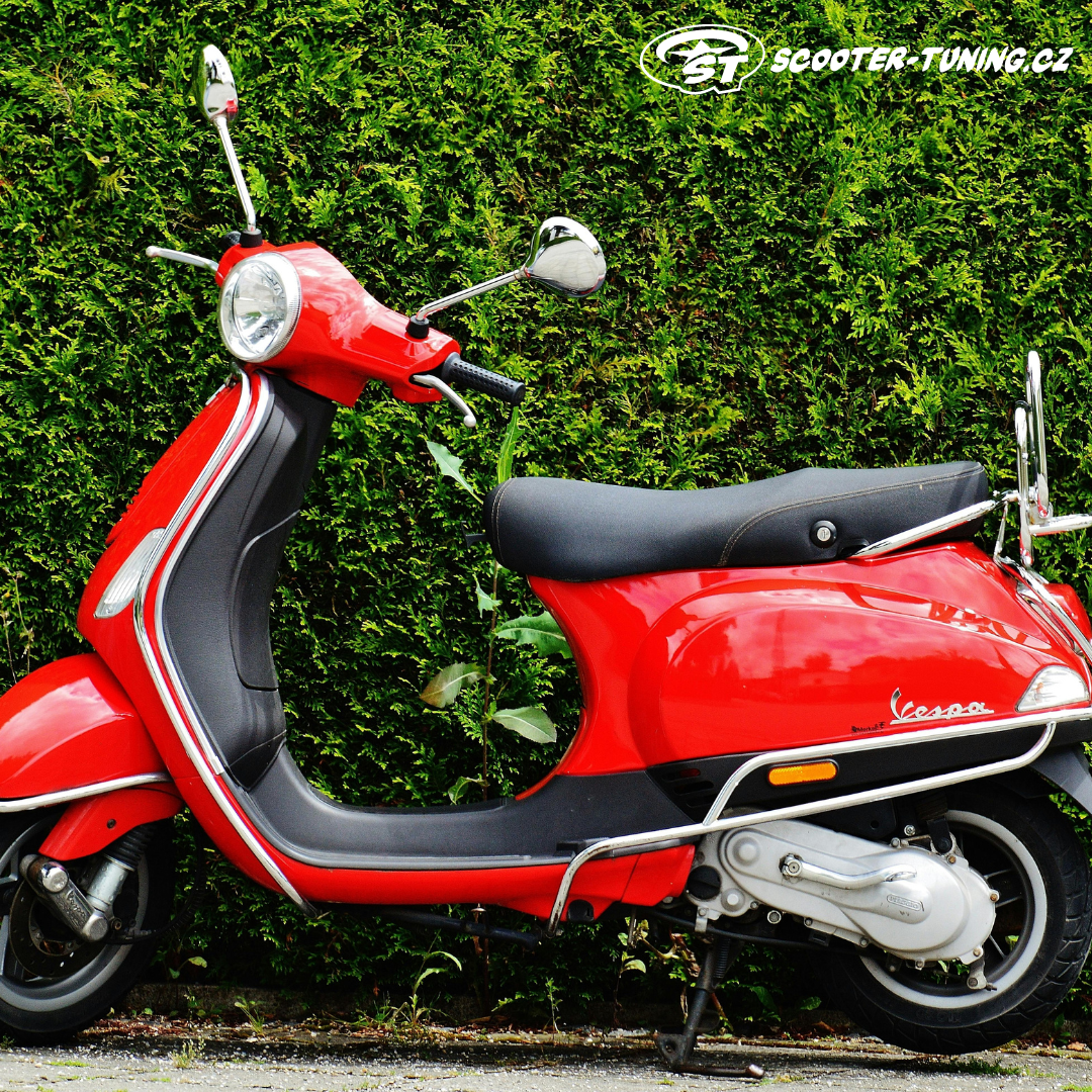 Skútr tuning červený skútr