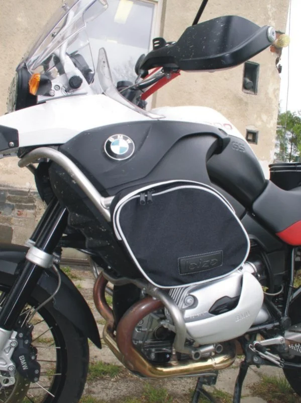 Textilní brašnička na originálním padacím rámu BMW GS Adventure